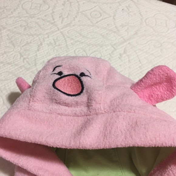 18m (4/$20) Disney Piglet Bathrobe - Picture 2 of 8